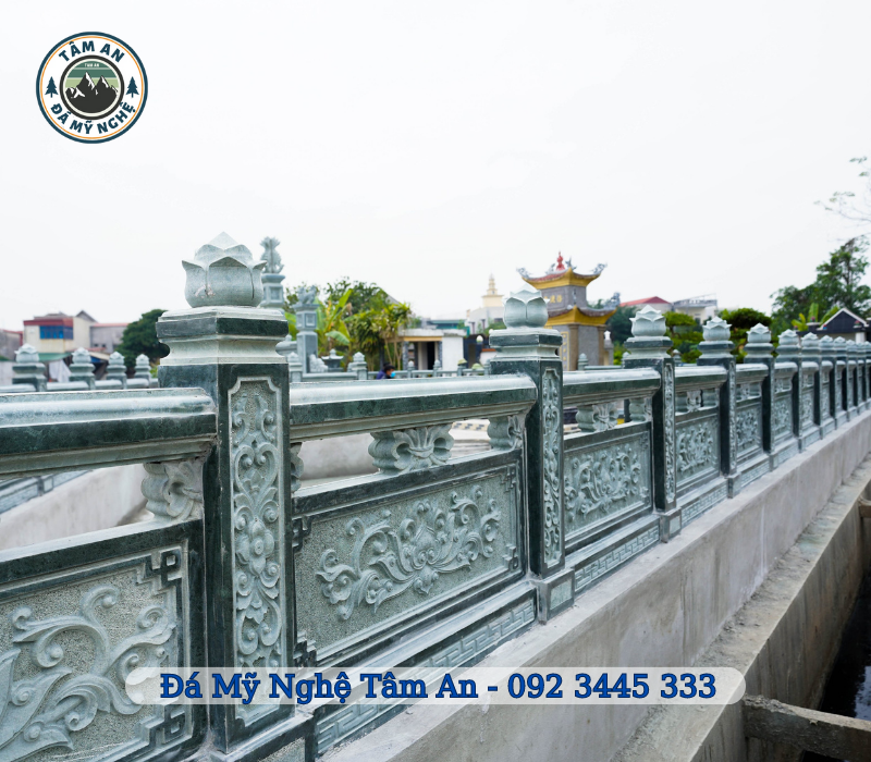 Những mẫu lăng mộ xây đẹp xu hướng thịnh hành không nên bỏ qua hình 1 Mẫu lan can đá có thể được thi công tại khuôn viên chùa chiền, khu lăng mộ
