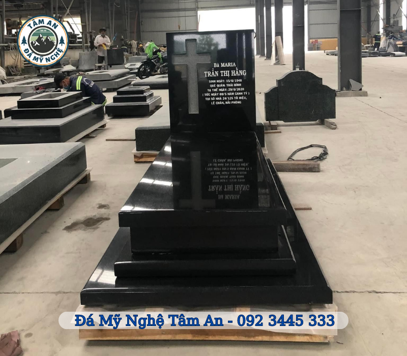 Xây dựng và thi công lăng mộ công giáo đẹp hình 1 Mẫu lăng mộ đá công giáo đẹp chế tác từ đá xanh đen cao cấp