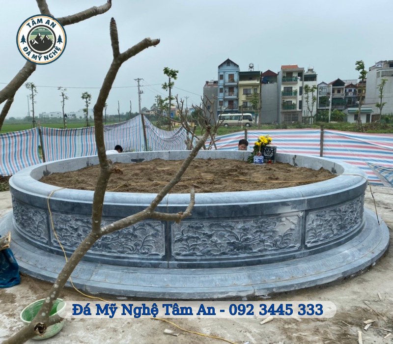 Tìm kiếm địa chỉ thi công lăng mộ đá uy tín, chất lượng hình 1 Mẫu mộ đá do Đá mỹ nghệ Tâm An trực tiếp thi công